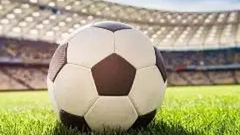 《赛场风云突变！川超官方：警方介入，严查飞踹裁判事件》