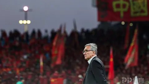 拜仁与凯恩续约前景黯淡，球星离队传闻亦成泡影？