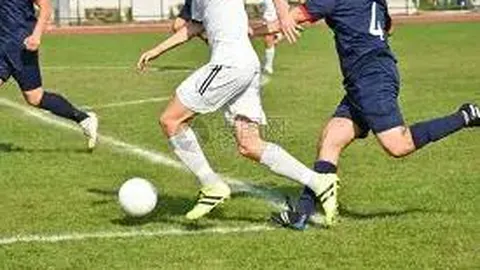 揭秘球场风波！卢克曼离场争议瞬间，与尤里奇教练激情对峙引热议